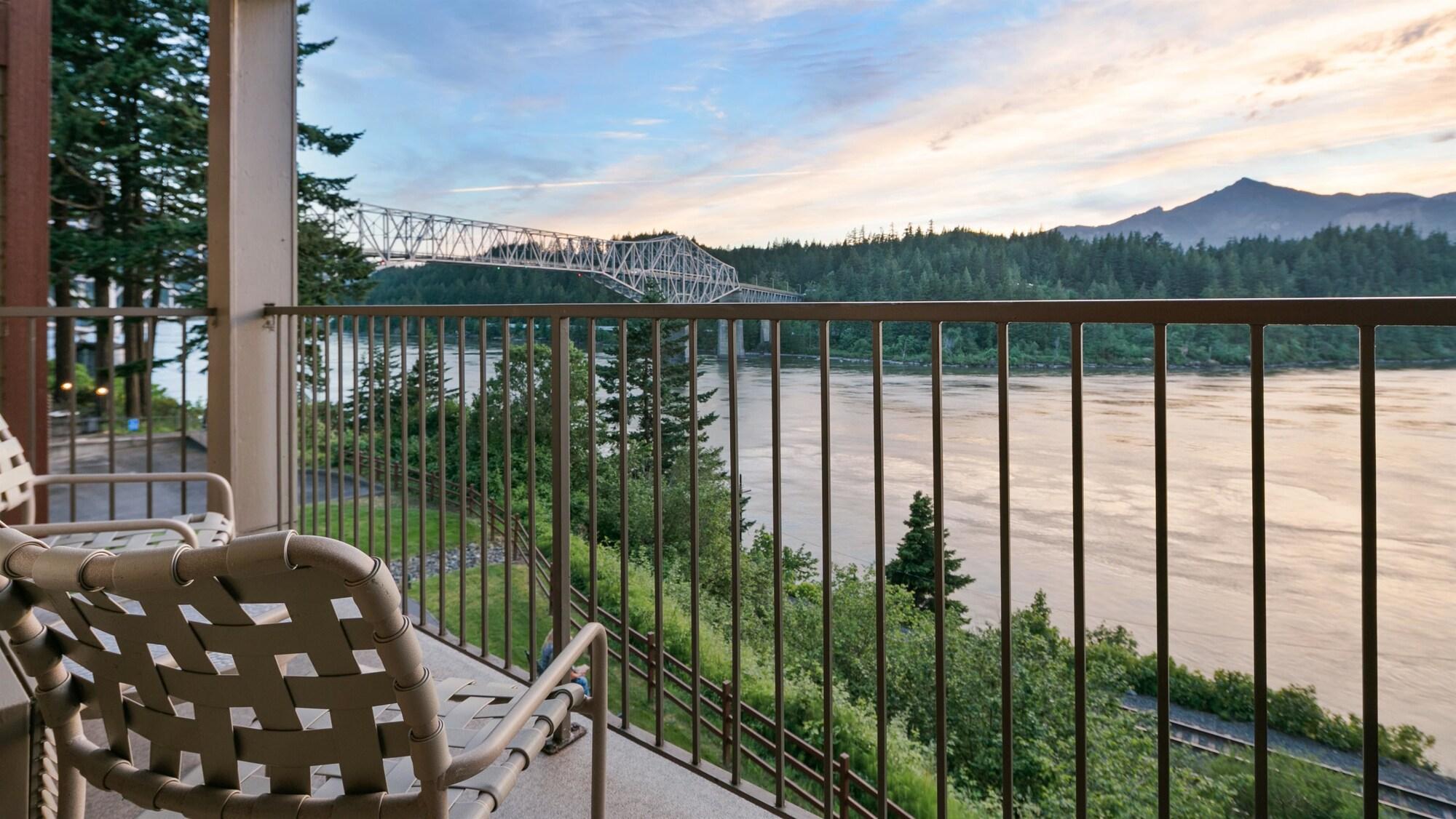 Best Western Plus Columbia River Inn Cascade Locks Exterior photo