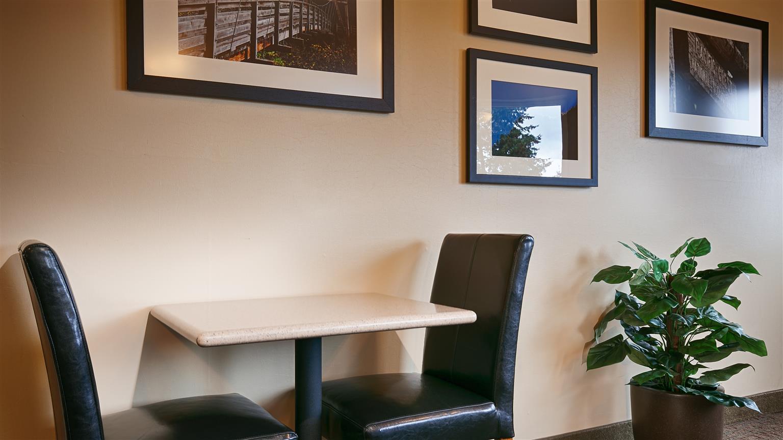 Best Western Plus Columbia River Inn Cascade Locks Exterior photo