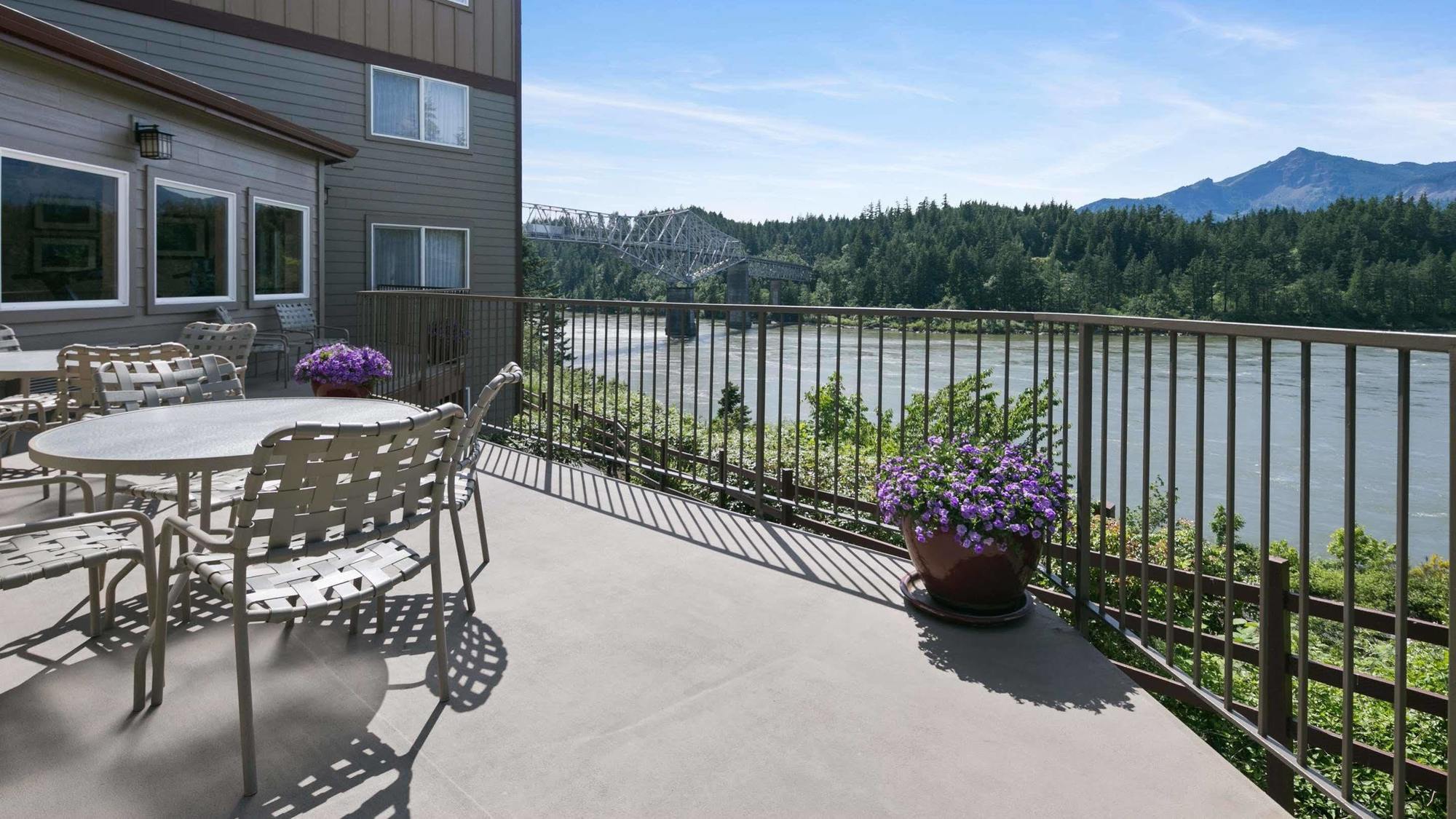 Best Western Plus Columbia River Inn Cascade Locks Exterior photo